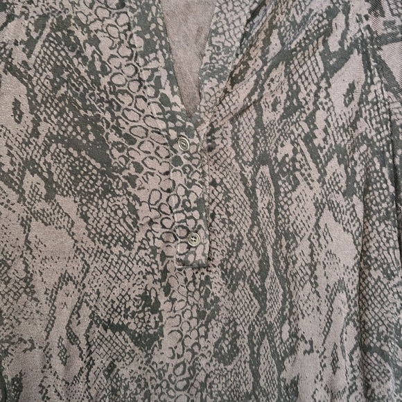 BCBG Max Azira Oversize Snakeskin Sweater - Picture 6 of 8